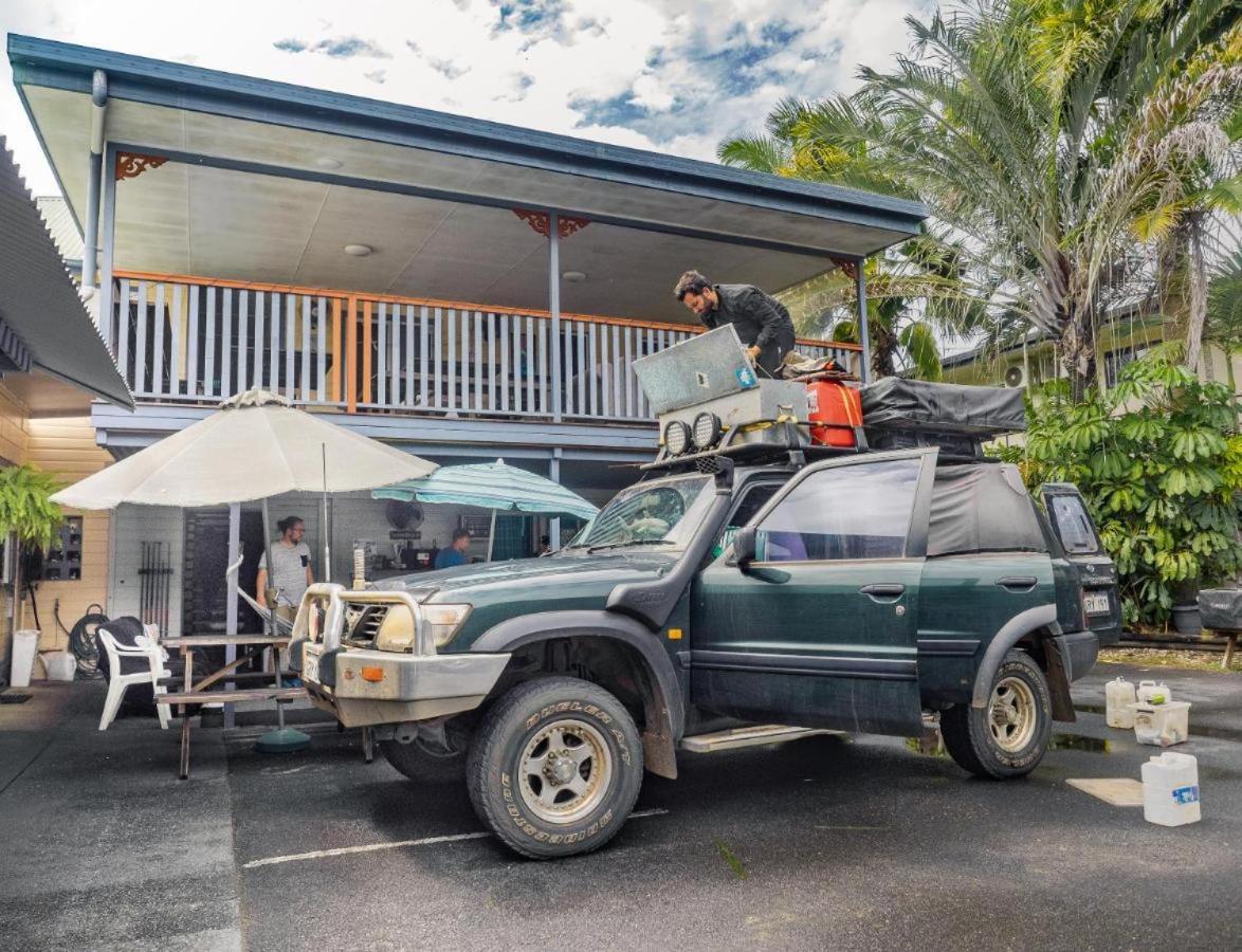 Castaways Backpackers Cairns Vandrarhem Exteriör bild